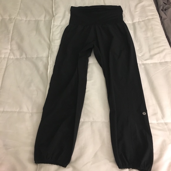 NWT sz 4 lululemon luon black capri joggers - Picture 1 of 5
